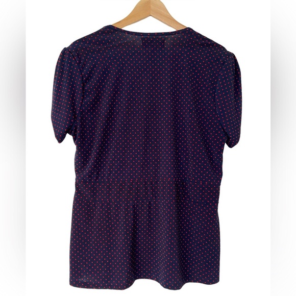 CAROLYN TAYLOR NAVY/RED POLKA DOT WRAP STYLE TOP W/ TULIP SLEEVES/GOLD BUCKLE - Picture 2 of 8